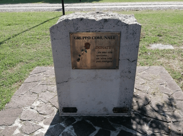 Atto vandalico contro il monumento Aido: indignazione e amarezza a Offlaga
