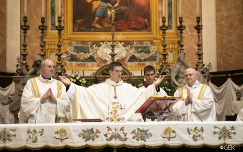 Mancano parcheggi (per i fedeli), lo sfogo dell’abate di Montichiari al sindaco: “Non ne possiamo più”