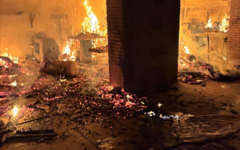 A fuoco il deposito di una falegnameria a Calvagese della Riviera