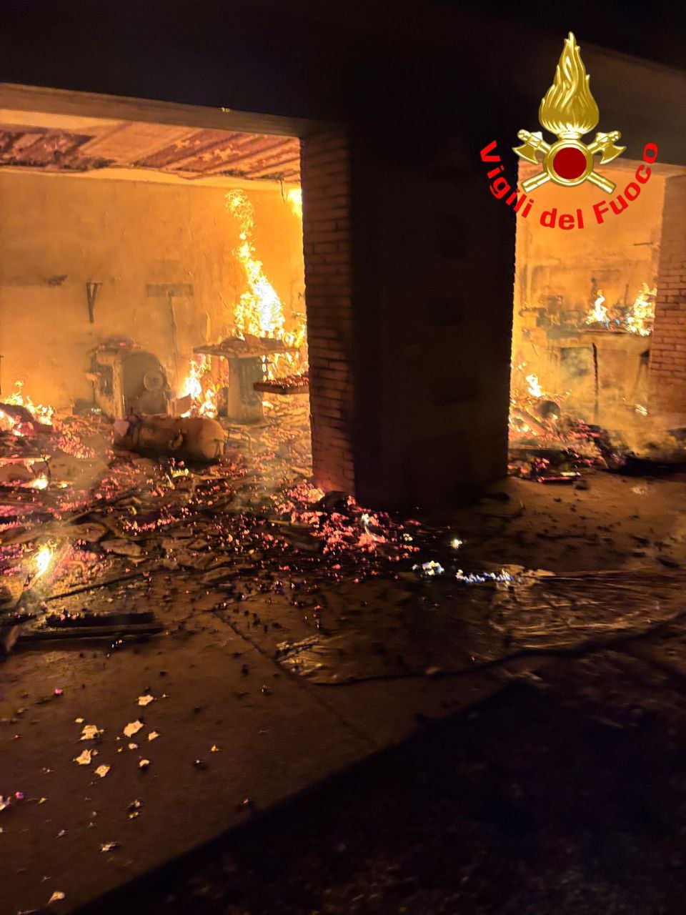 A fuoco il deposito di una falegnameria a Calvagese della Riviera