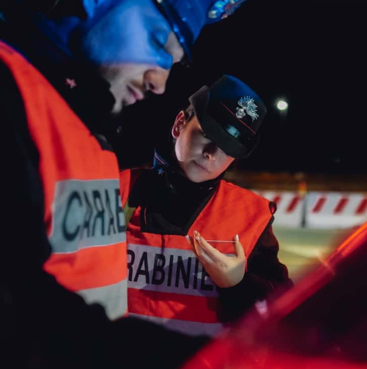 Aggredisce un 72enne per due euro: 36enne finisce in manette