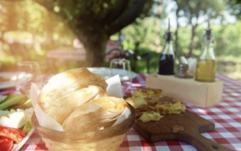 Agriturismi, oggi in discussione l’emendamento sulla riduzione al 20% dei prodotti propri, Confesercenti: “Ritirate la mozione”