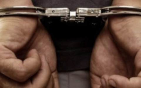 Alla vista dei carabinieri scappa: arrestato 32enne beccato con cocaina e passamontagna