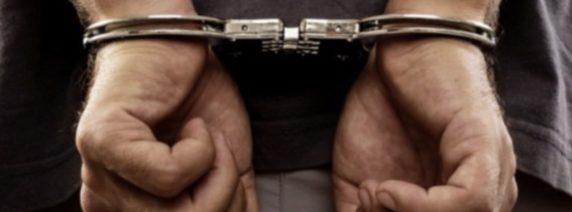 Alla vista dei carabinieri scappa: arrestato 32enne beccato con cocaina e passamontagna