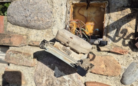 Atto vandalico alla Shalom di Palazzolo sull’Oglio: danneggiato il citofono