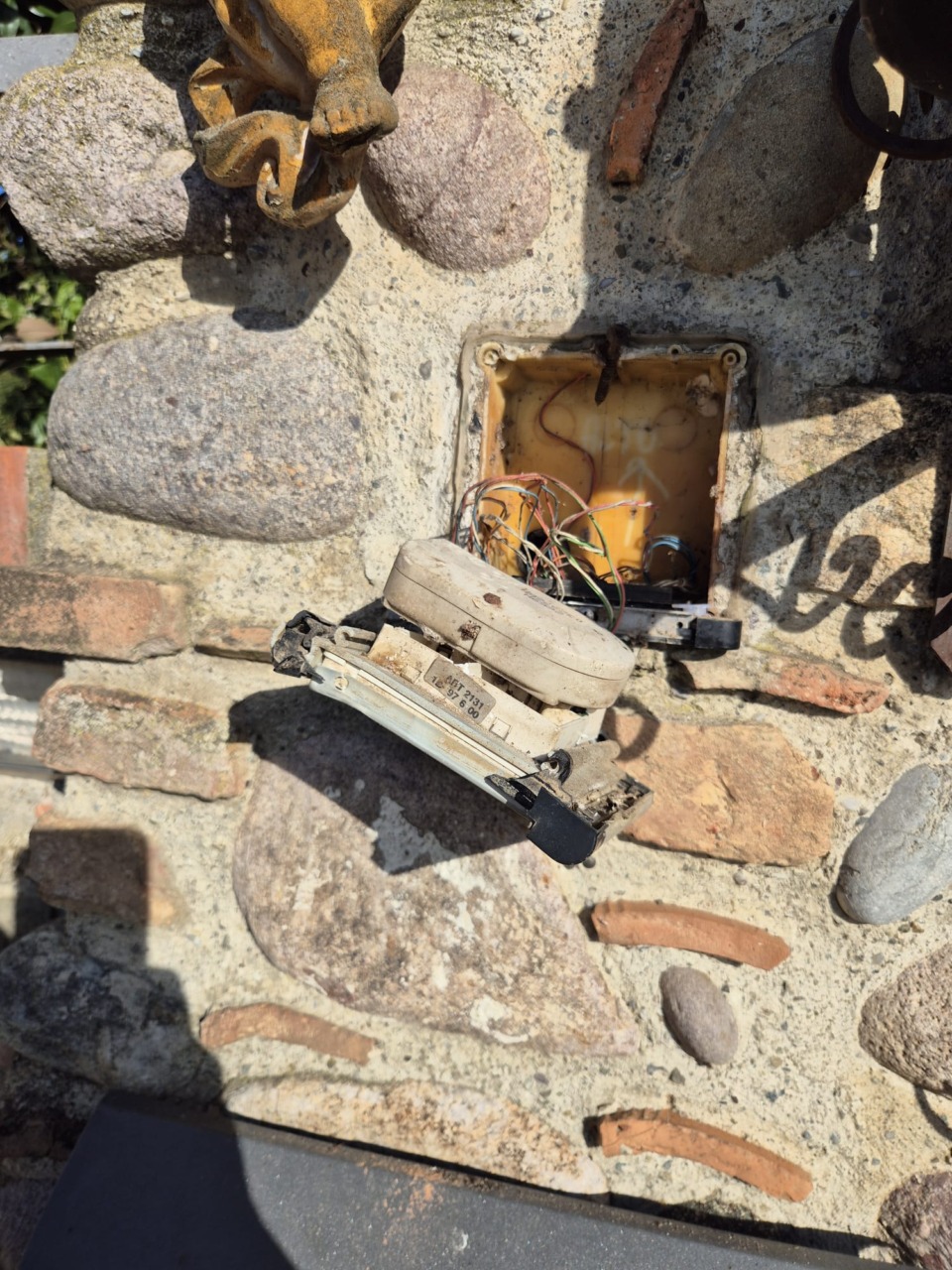 Atto vandalico alla Shalom di Palazzolo sull’Oglio: danneggiato il citofono