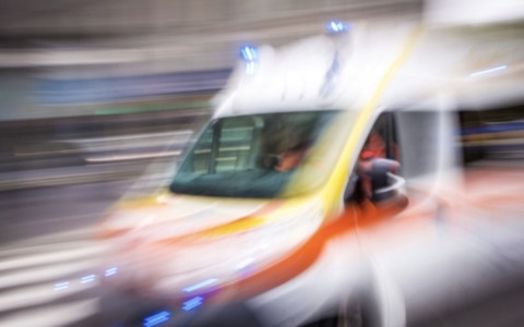 Auto finisce fuori strada a Montichiari