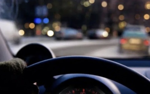 Due donne in auto con arnesi da scasso: scatta la denuncia a piede libero