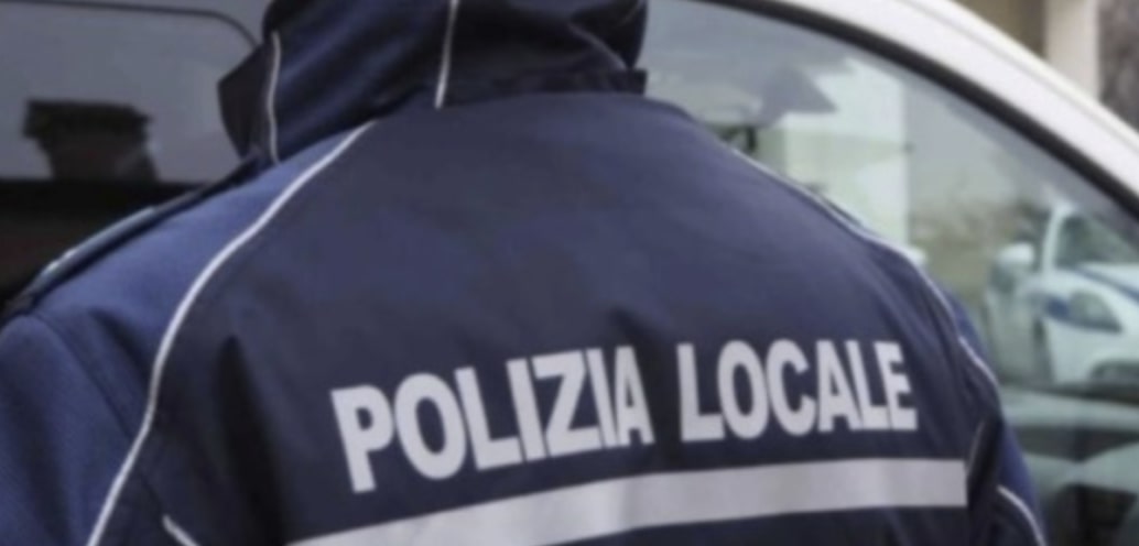 Gli strappa il cellulare dalle mani: arrestato un uomo a Brescia