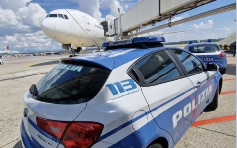 Immigrazione clandestina: in 23 espulsi, 55 clandestini allontanati dall’Italia, 266 permessi di soggiorno revocati