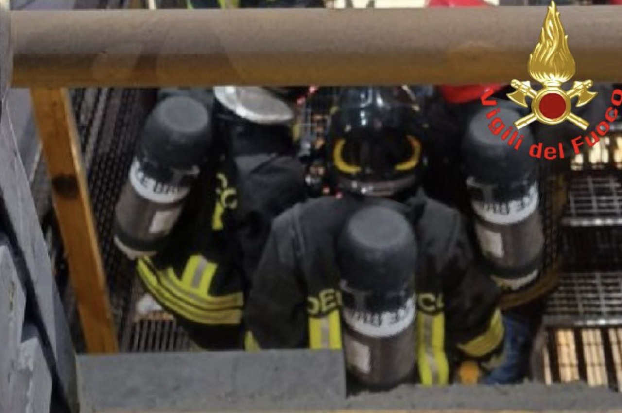 Incendio in acciaieria a Brescia, l’intervento dei Vigili del Fuoco