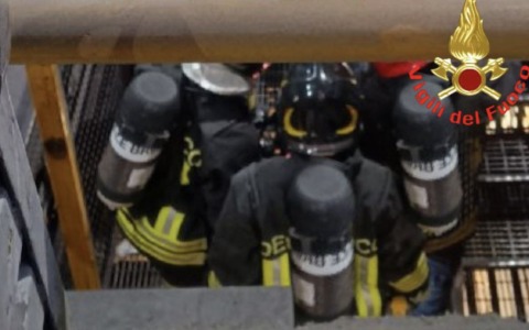 Incendio in acciaieria a Brescia, l’intervento dei Vigili del Fuoco