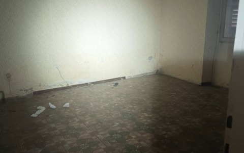 Lo trovano mentre dorme in un edificio abbandonato: denunciato per occupazione abusiva