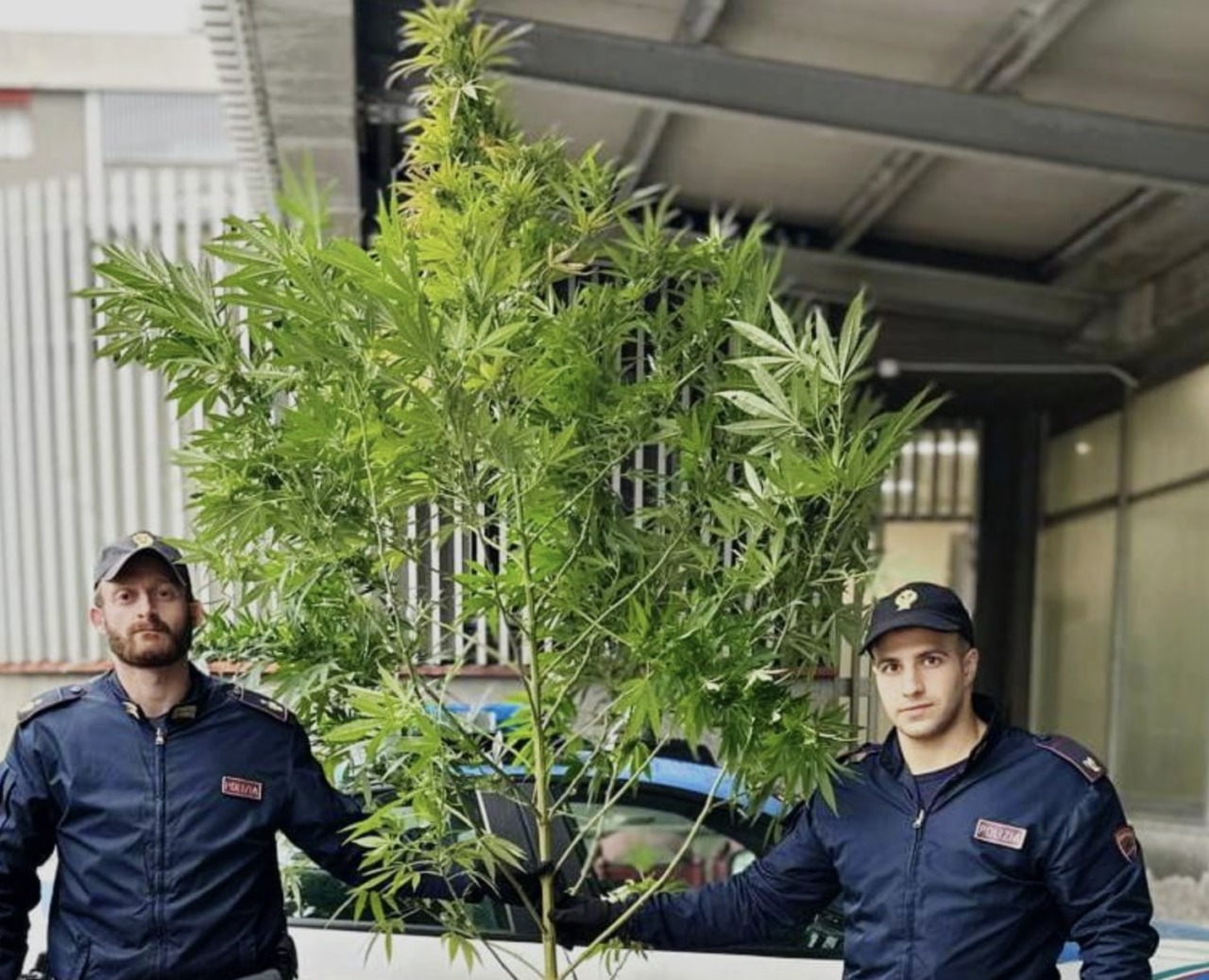 Non restituisce l’auto noleggiata ma il Gps lo incastra: denunciato un pusher 53enne