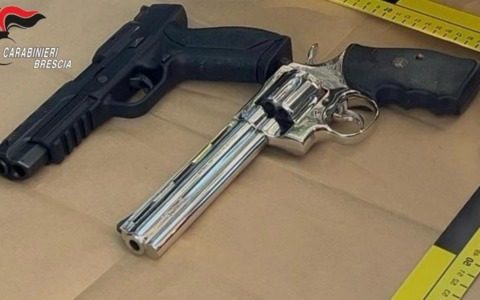 Omicidio al campo nomadi a Lonato del Garda: ritrovate due pistole