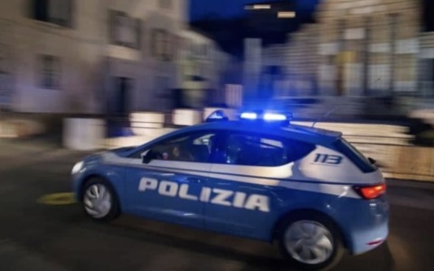 Scavalcano il balcone e tentano di entrare in casa: scatta la denuncia per tre 16enni bresciani