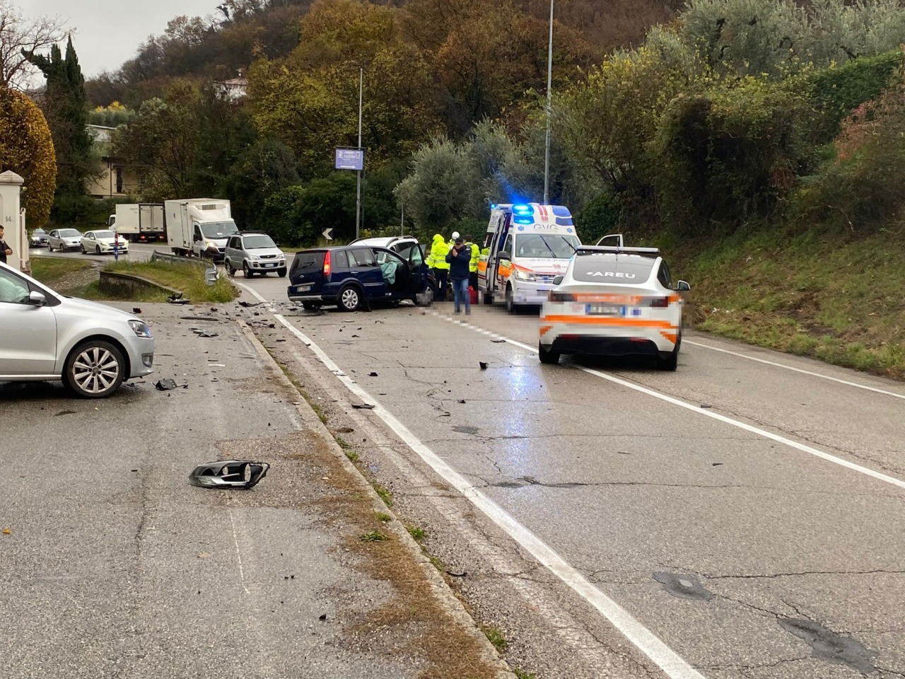 Scontro tra auto in viale Europa a Salò: la strada è stata riaperta