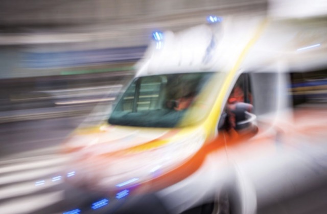 Si taglia al braccio con una lama: infortunio sul lavoro a Montirone