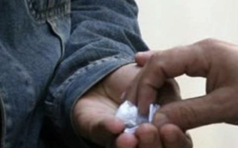 Spaccio: in casa con cocaina e hashish pronte da vendere, in manette un 31enne