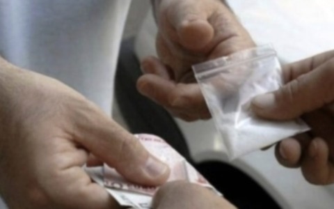 Spaccio: 37enne con in casa cocaina finisce in manette, una volta scarcerato verrà espulso