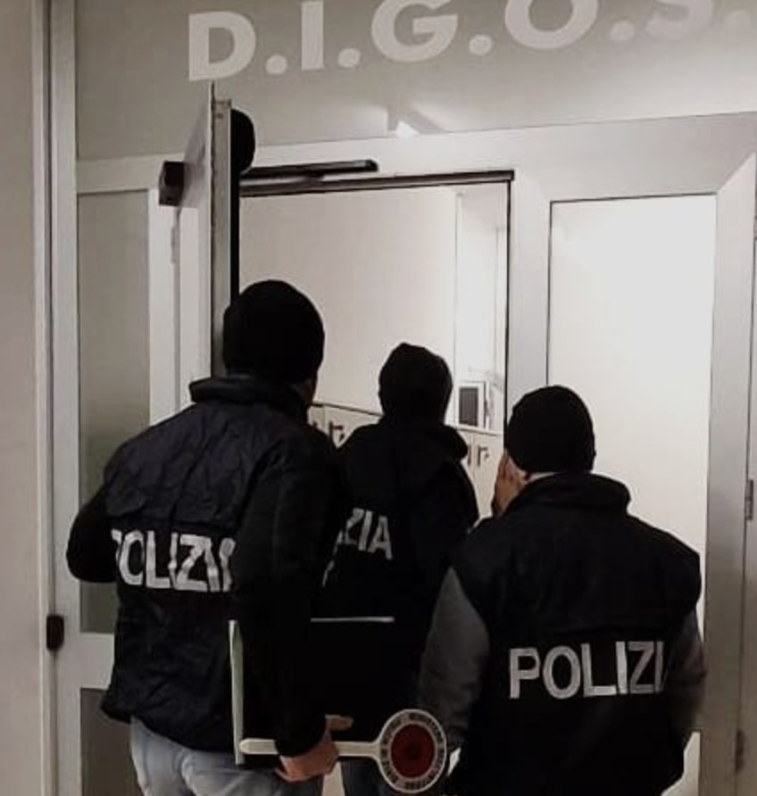 Tensione tra i manifestanti al Campo di Atletica Calvesi: individuati e denunciati 12 tifosi