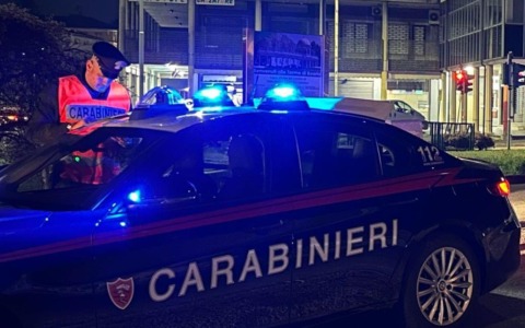Tenta di rubare un’auto parcheggiata nel garage di un’abitazione: 29enne arrestato