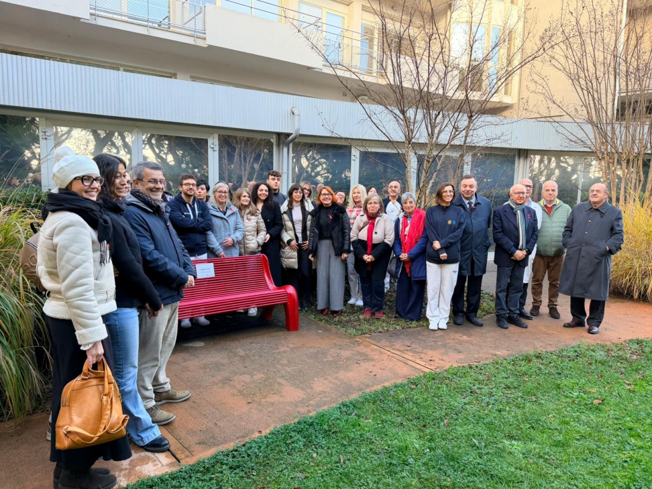 Villa Gemma e Villa Barbarano hanno inaugurato oggi la loro Panchina Rossa