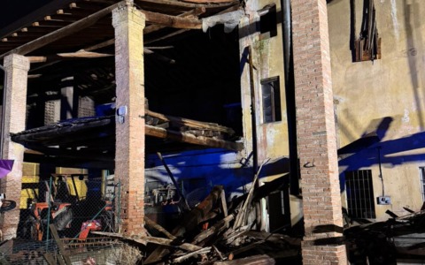 Crolla il tetto di una cascina a Rudiano: nessun ferito