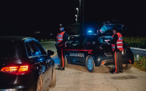 Controlli straordinari nel Bresciano con Carabinieri e Polizie locali: oltre 500 persone identificate e 6 denunce