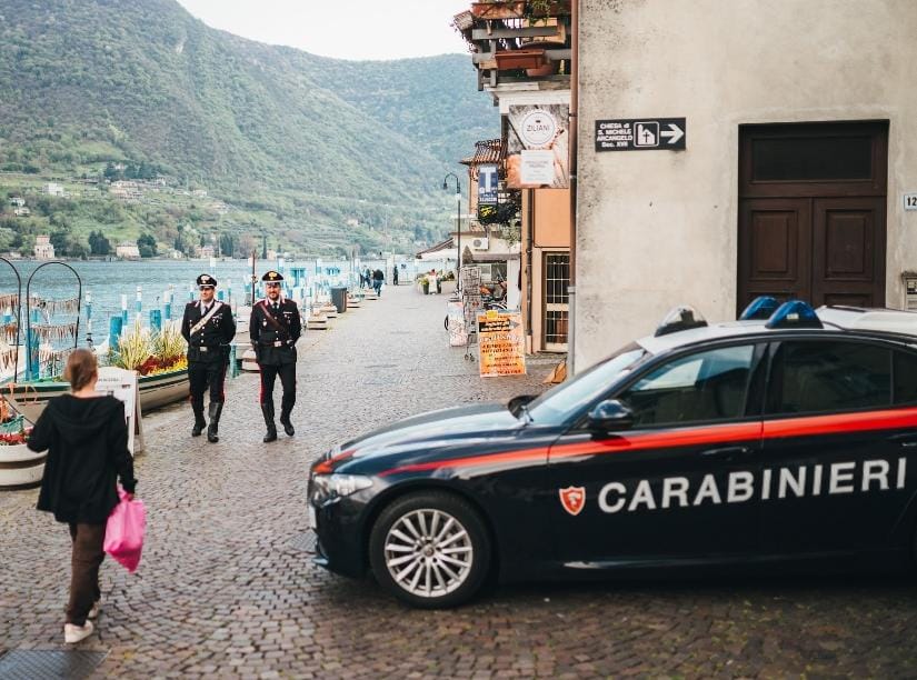 Sorpresa a rubare in una casa a Monte Isola, si nasconde sotto il letto: arrestata