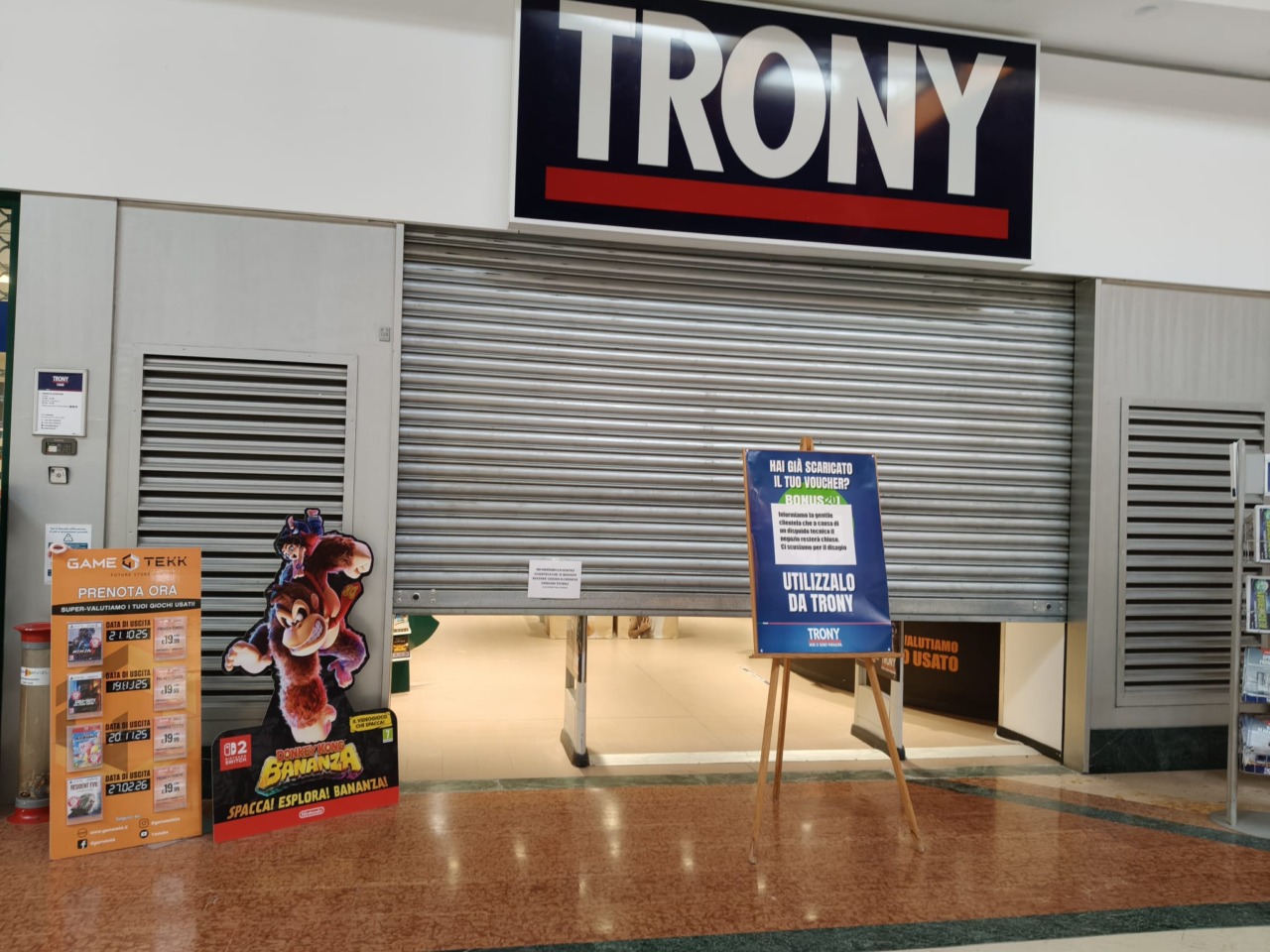 Furto nella notte al Trony di Chiari: la banda colpisce passando dal tetto