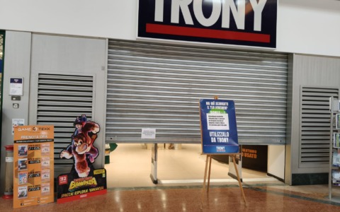 Furto nella notte al Trony di Chiari: la banda colpisce passando dal tetto