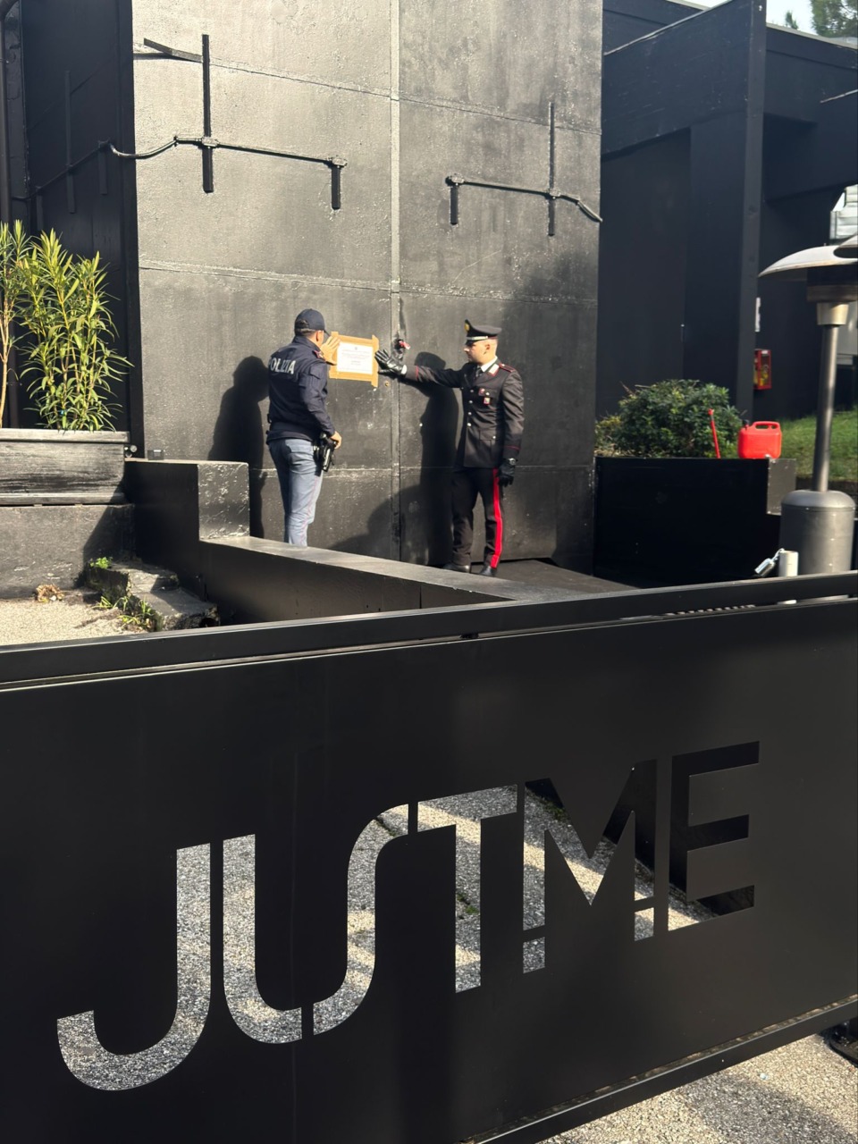 Chiusura per 30 giorni della discoteca «Just Me» di Lonato del Garda dopo la sparatoria all’ingresso