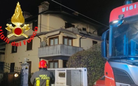 Scoppia l’incendio in un condominio a Nave: un intossicato