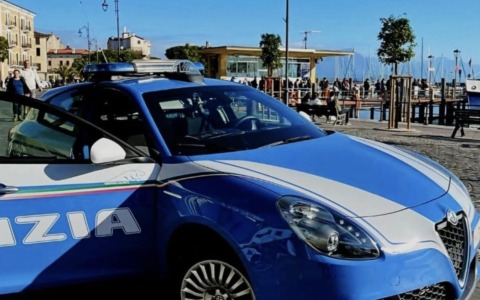 Agente fuori servizio insegue l’autore della rapina al Penny di Desenzano: due arresti