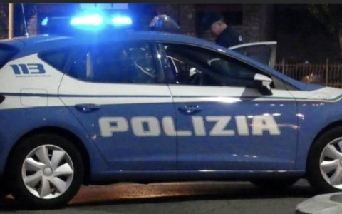 Aggredita una giovane donna in via Sostegno: denunciato un 36enne