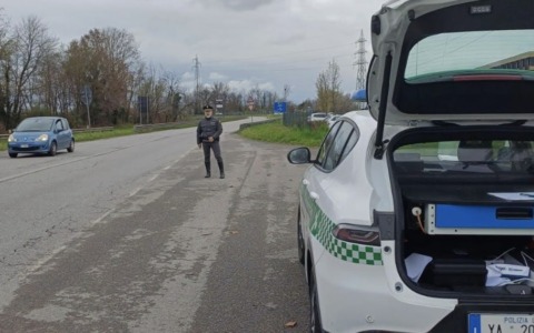 Alla guida senza mai aver conseguito la patente: scatta la denuncia