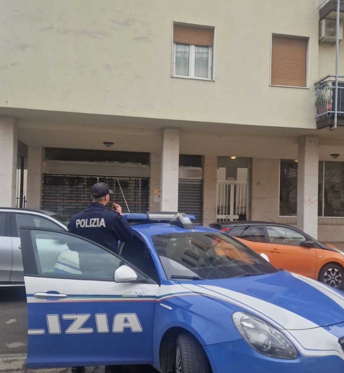 Sfrattato, appicca per protesta otto incendi dolosi nel condominio: arrestato un 74enne