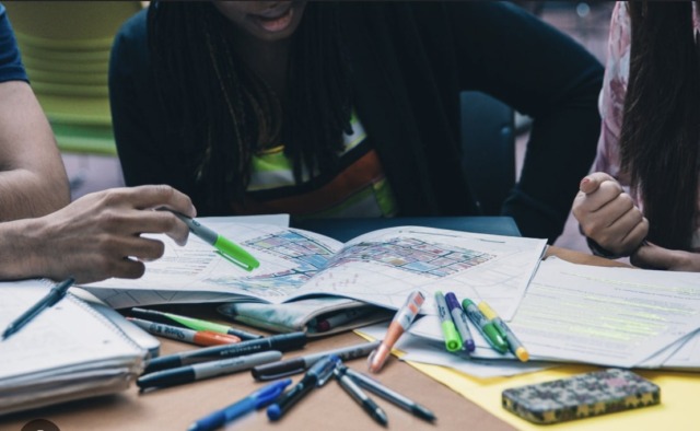 La Provincia premia gli studenti: finanziate 185 borse di studio per il 2026