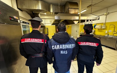 Brescia: i Nas sospendono una pizzeria per scarsa igiene e cattiva gestione degli alimenti