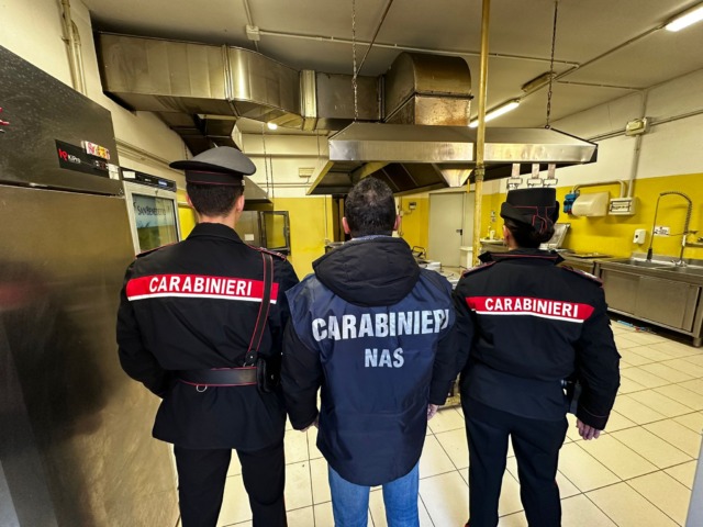 Brescia: i Nas sospendono una pizzeria per scarsa igiene e cattiva gestione degli alimenti
