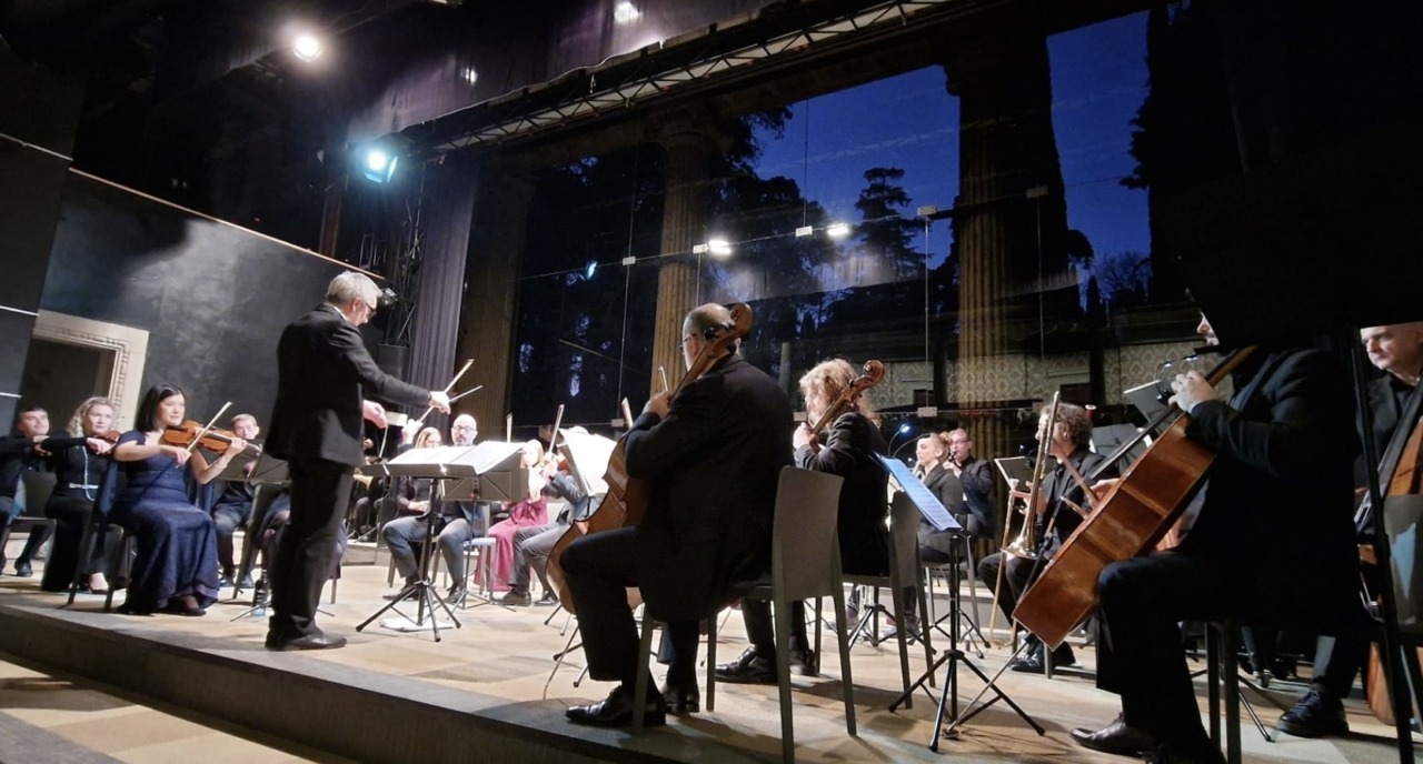 Concerto degli Auguri a Villa Alba: in scena l’Orchestra Infonote diretta dal maestro Serafino Tedesi