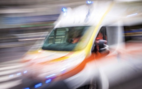 Confessa ad un amico di volerla farla finita, fugge dai carabinieri e si schianta