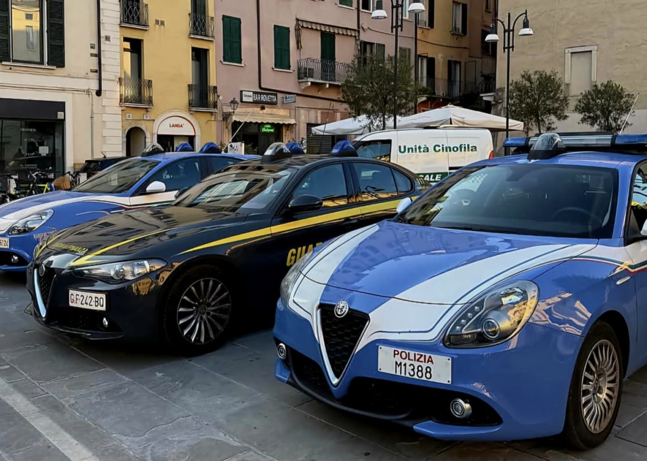 Controlli straordinari interforze nell’area della stazione ferroviaria: 7 espulsioni, 11 fogli di via