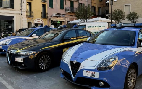 Controlli straordinari interforze nell’area della stazione ferroviaria: 7 espulsioni, 11 fogli di via