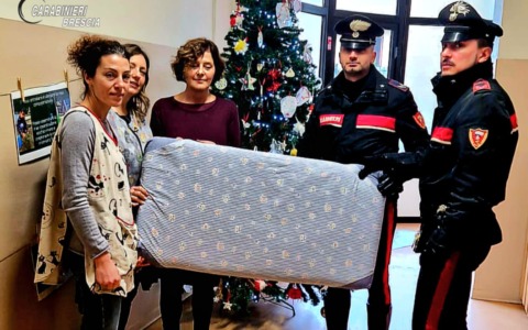 Coperte e materassi rubati alla scuola dell’infanzia da due minori: refurtiva restituita