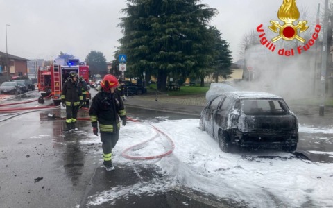Due episodi di auto a fuoco in poche ore: ecco dove