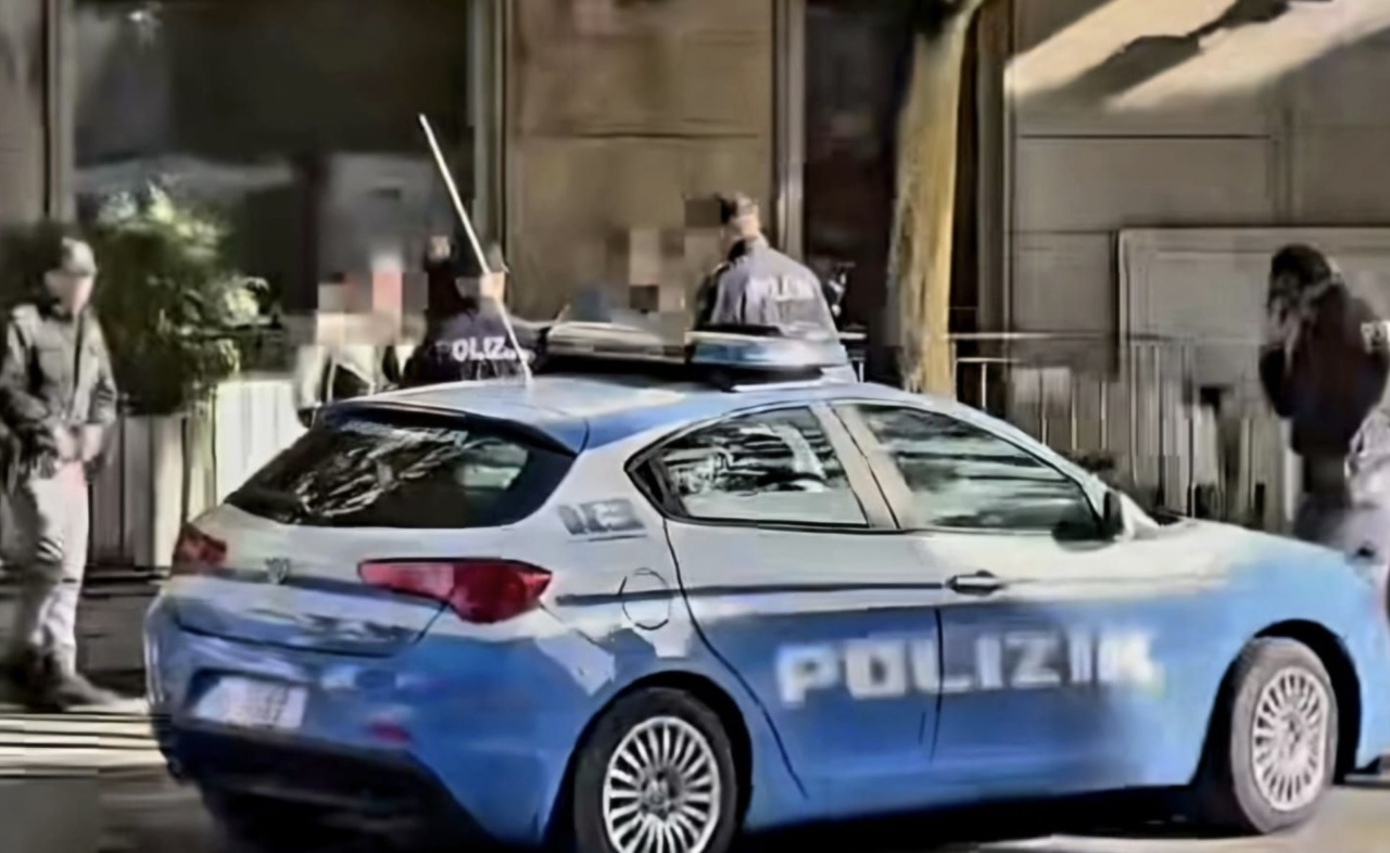 Fermato e denunciato ladro professionista con coltello a serramanico e arnesi da scasso