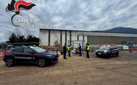 Gestione rifiuti non autorizzata: scattano i sigilli al cantiere dell’acciaieria