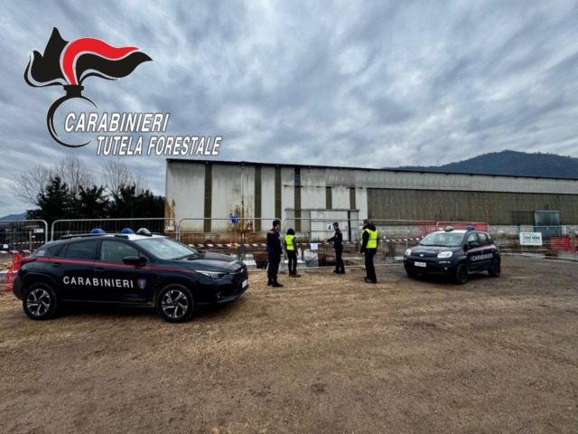 Gestione rifiuti non autorizzata: scattano i sigilli al cantiere dell’acciaieria